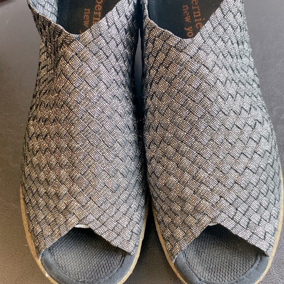 Bernie Mev New York Sabrina women’s wedge, pull on, peep toe metallic shoe 39 🌹 - Picture 5 of 12